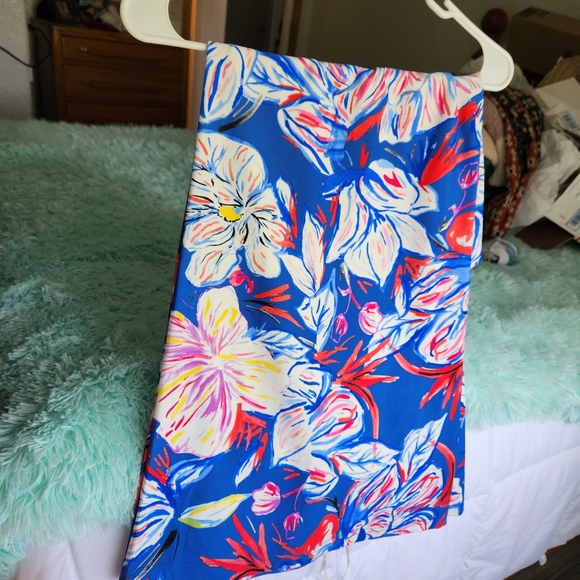 Floral stretch pants. - Picture 2 of 3